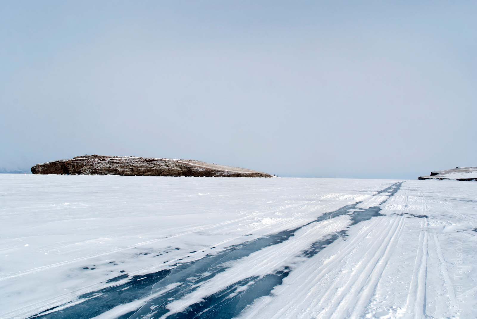 Год был явно не удачный для похода, обычно в марте на Малом море голый гладкий лед