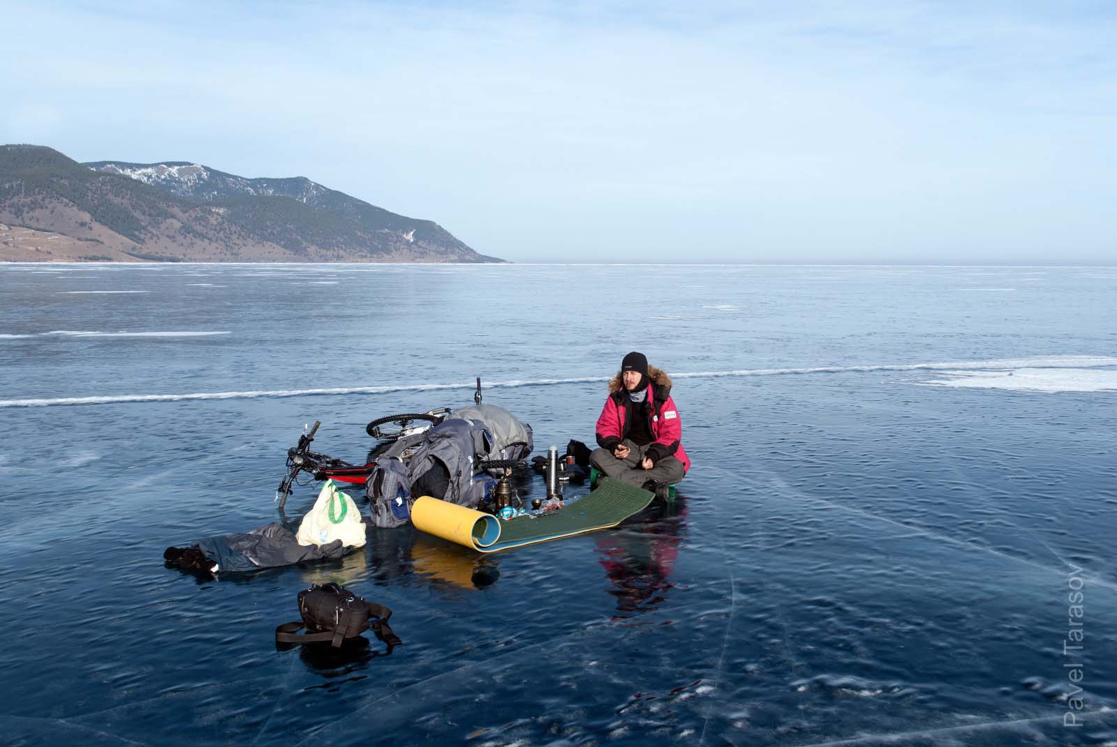 Очень удобно передавать чай. Пнул крышку от термоса - чай поехал