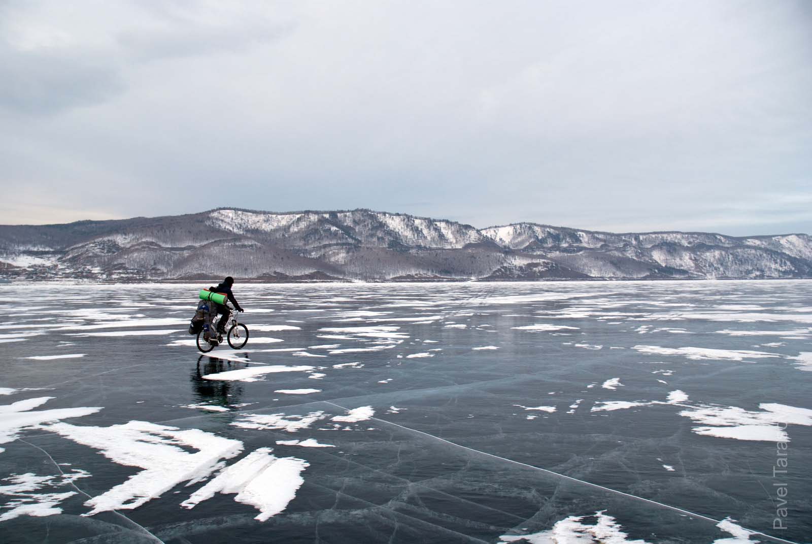 Около Слюдянки был маленький участок со льдом. Мы даже решили срезать угол до Ангасолки и почти за это поплатились, так как около берега был снег, но к счастью не глубокий