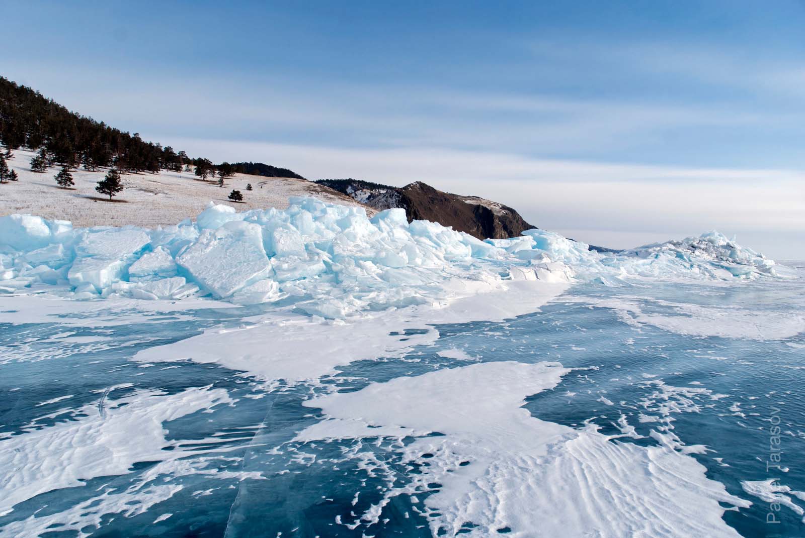 Этот здоровый торос я увидел издалека и подъезжал специально. Перебираться через него не пришлось.