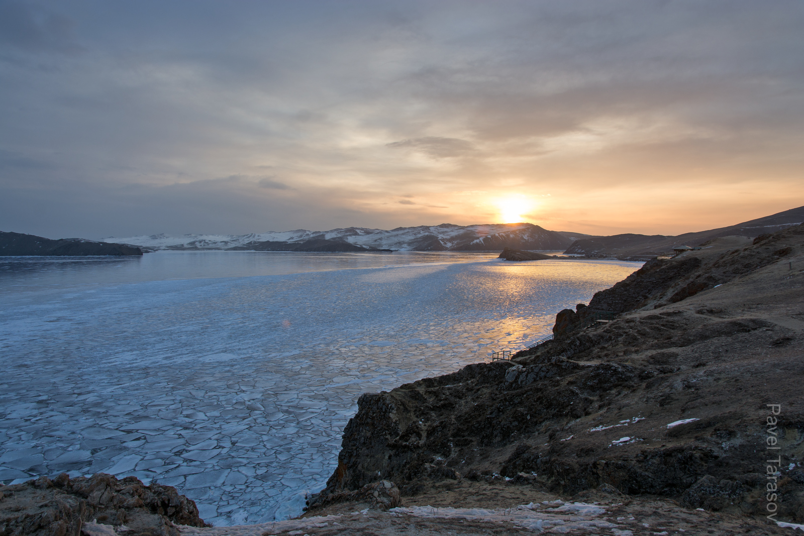 Вид с турбазы <a href="http://baikal-kovcheg.ru">Ковчег Байкала </a>
