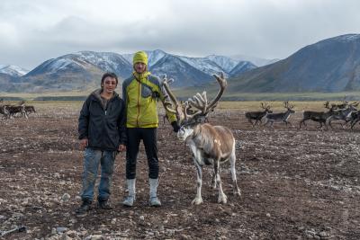 С оленем