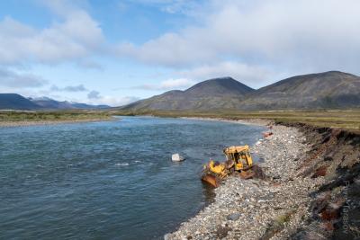 Трактор в реке