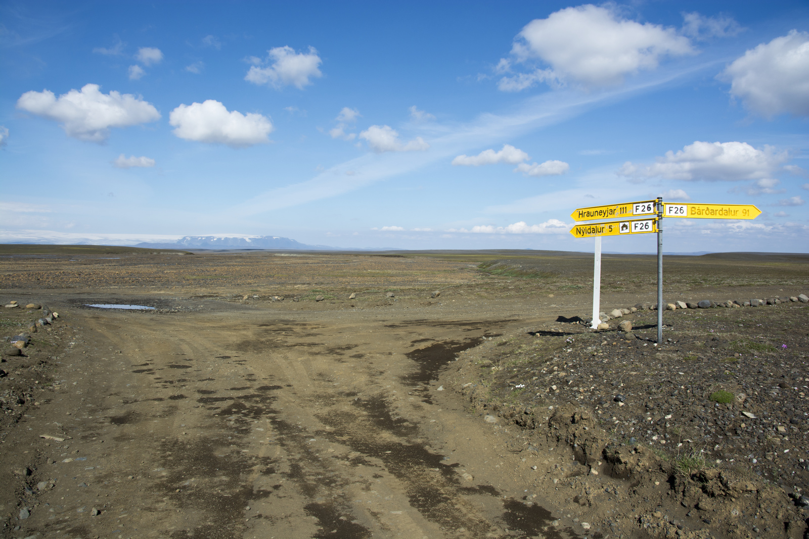 Поворот на горную дорогу, объезд F910. Только для больших джипов)