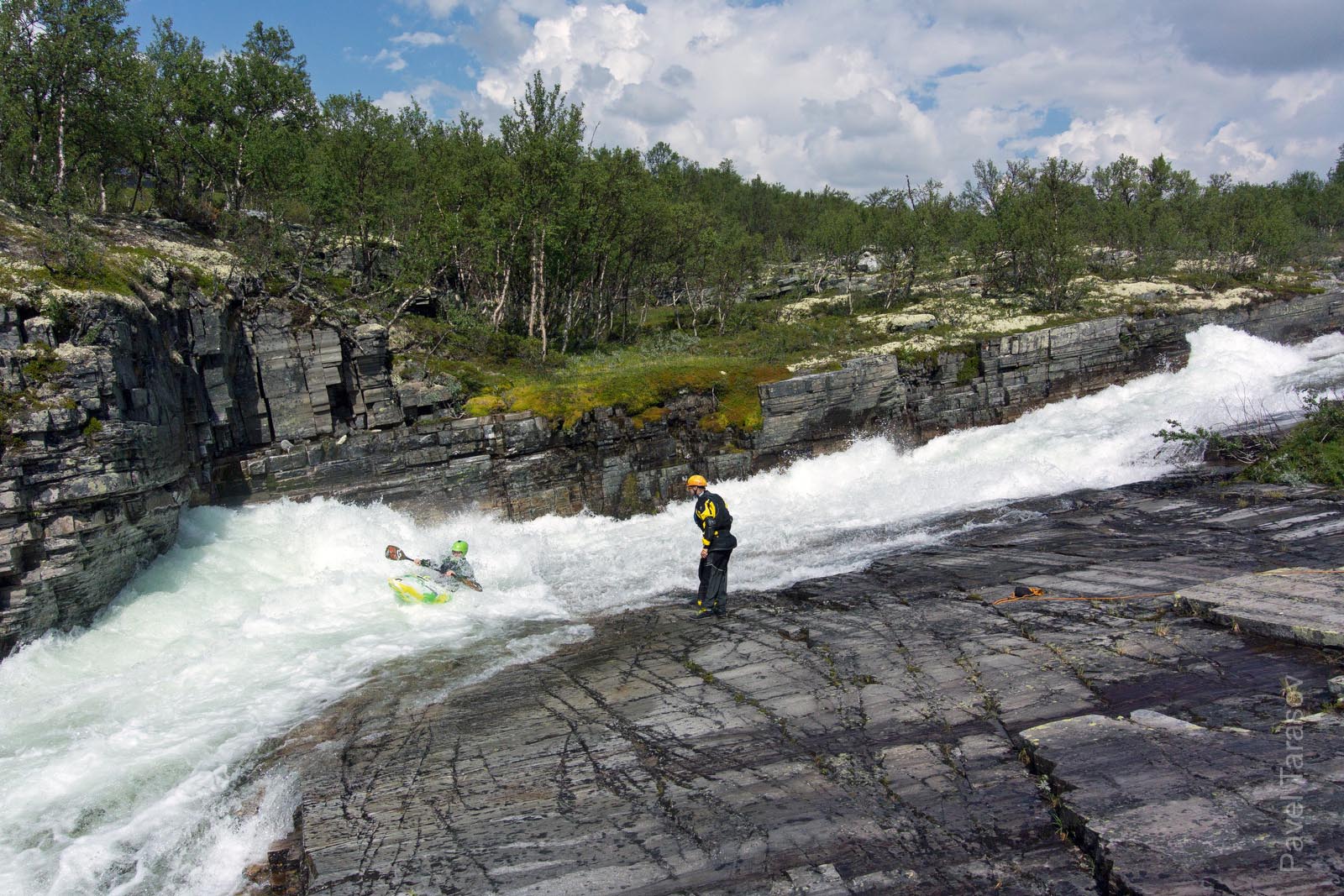В нашу воду поехал тока Серега