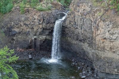 Нижняя ступень водопада на Асылака-Хуох