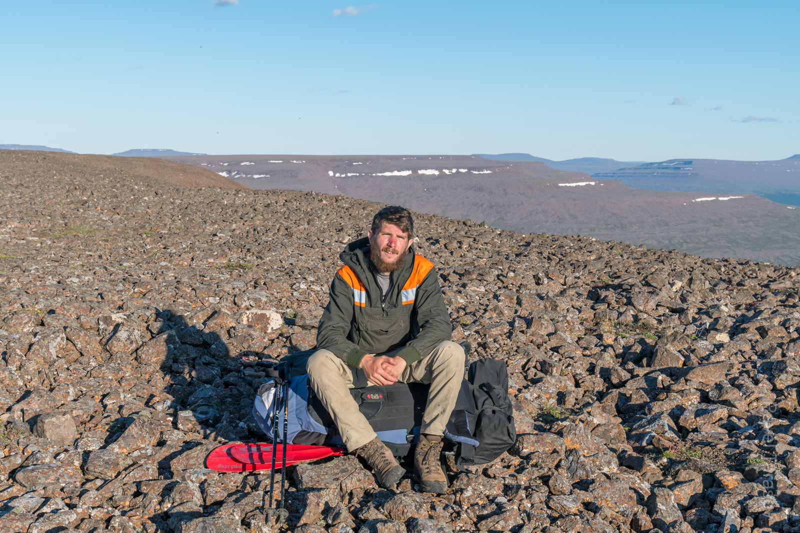 Верх Плато Путорана - идеально ровная каменная поляна. В ясную погоду вид вокруг завораживает!