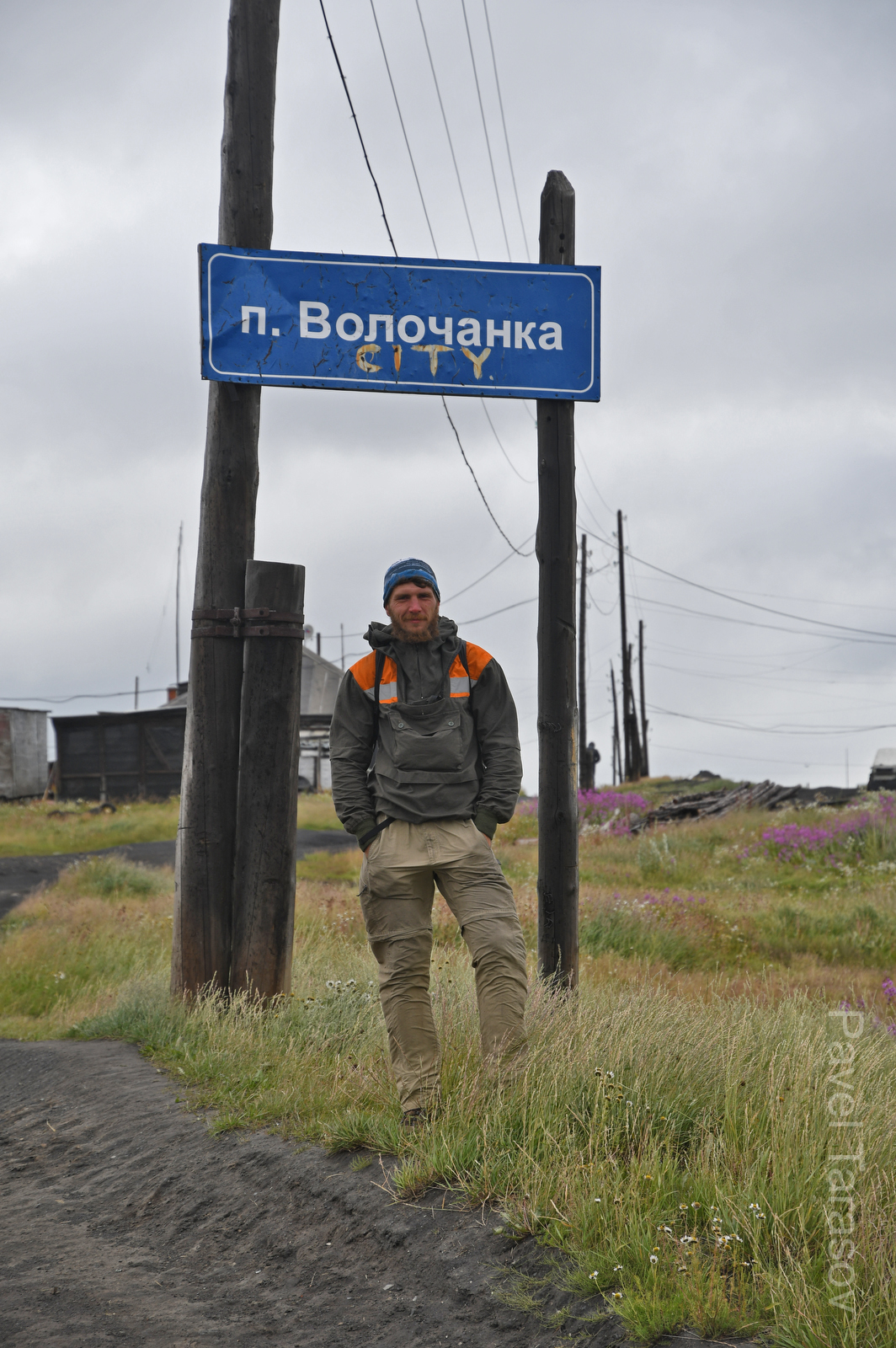 Поселок Волочанка - очень красивый, ухоженный поселок с регулярным вертолетным сообщением. Был приятно удивлен, попав туда.