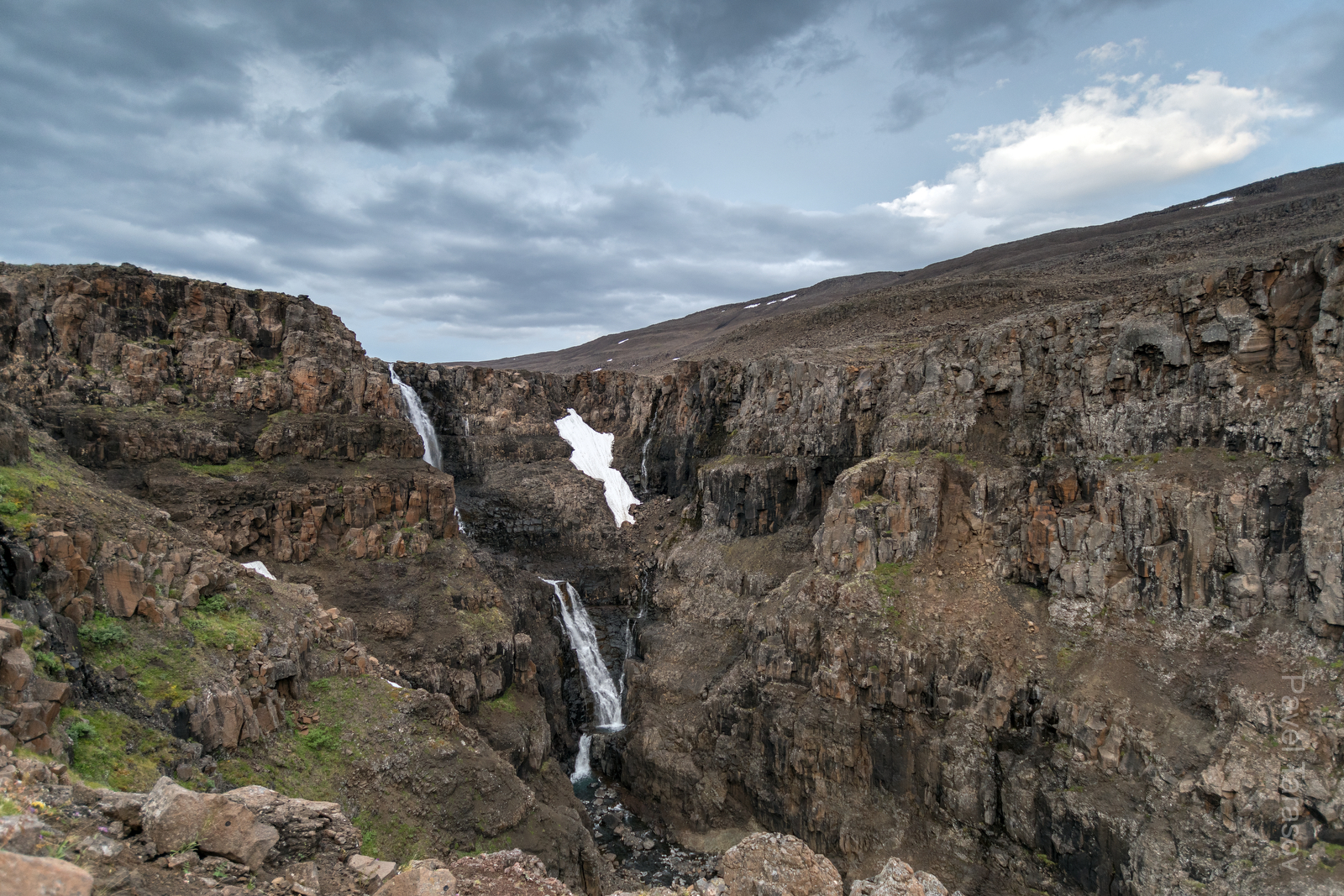 Водопад на ручье Средний Хихикаль