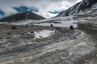 Мотоциклисты на перевале