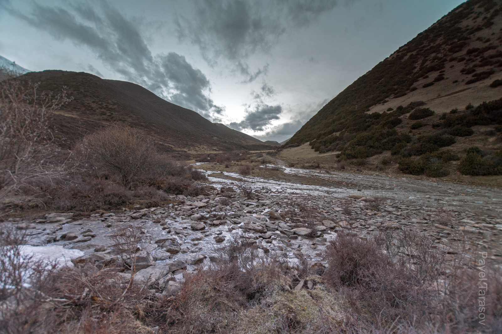 Наш единственный перевал, где по карте вообще не было дороги, а на деле была только мотоциклентная тропа.